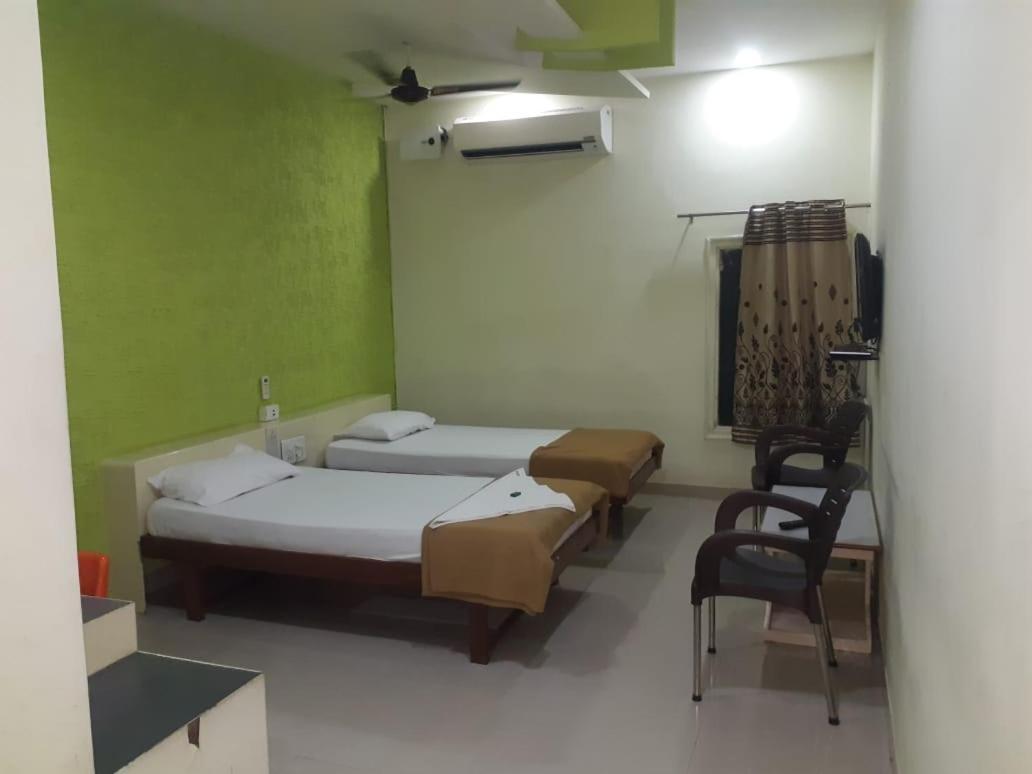 Hotel Uma Executive Lodging Nanded Εξωτερικό φωτογραφία