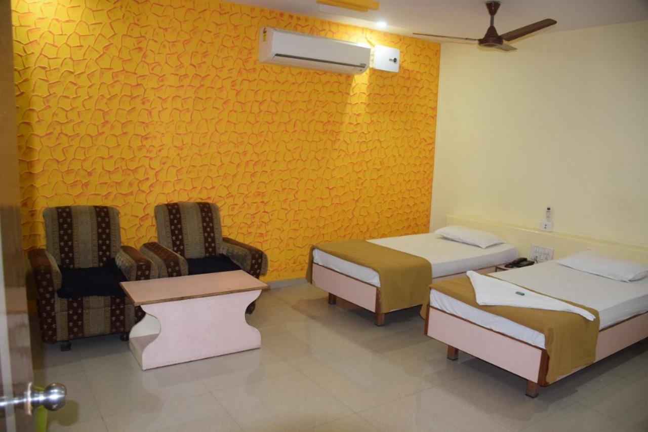 Hotel Uma Executive Lodging Nanded Εξωτερικό φωτογραφία